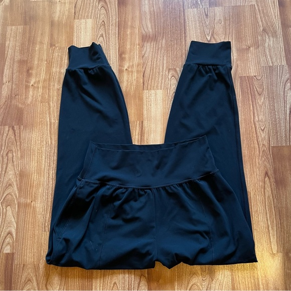 Athleta Pants - Athleta Salutation Cruise Jogger in Powervita Size Medium Black Stretchy 531288